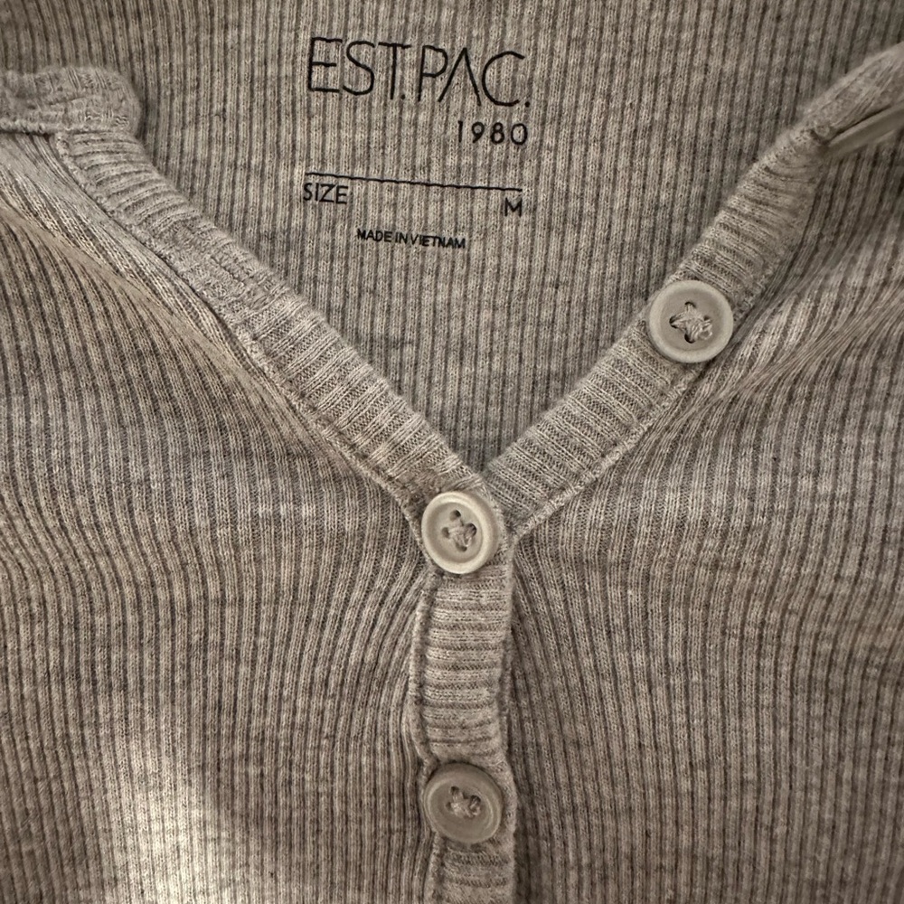 EST. PAC. Gray Button-Up Women's Top - Picture 2 of 2